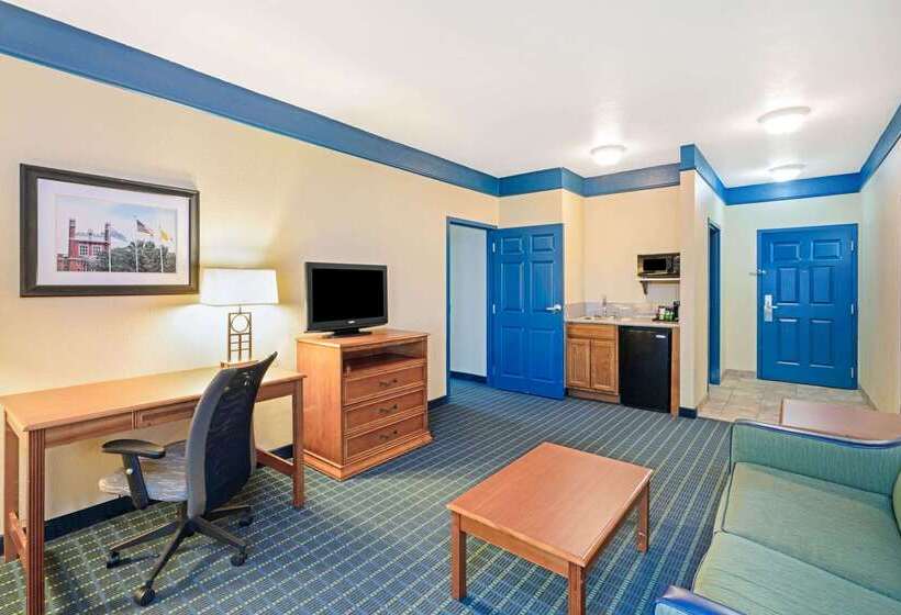 Otel La Quinta By Wyndham Shawnee