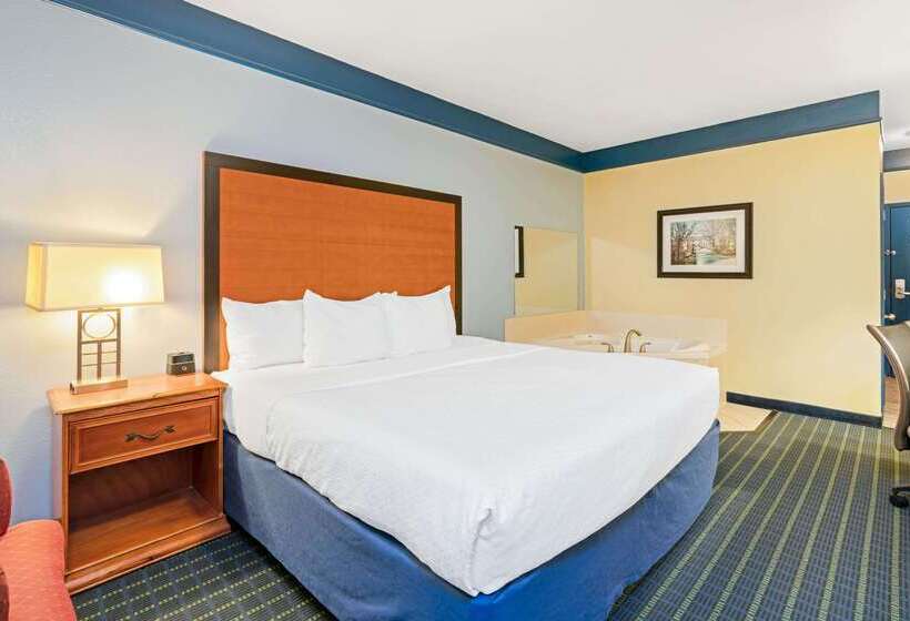 Otel La Quinta By Wyndham Shawnee