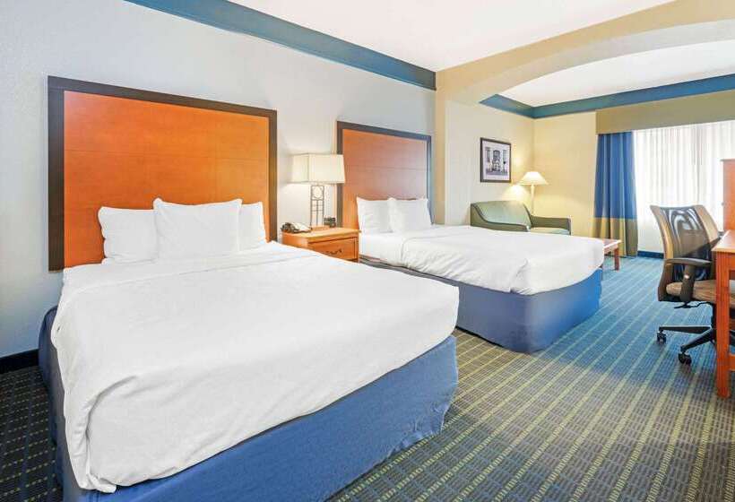 Otel La Quinta By Wyndham Shawnee