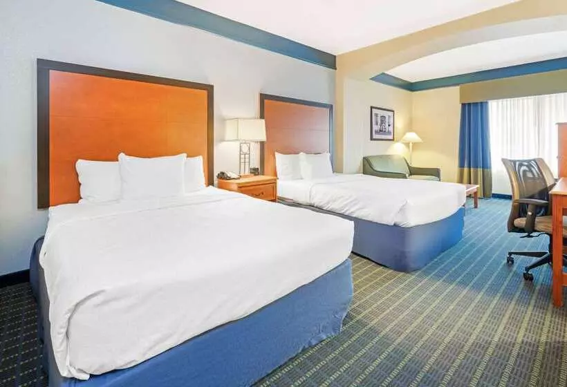 호텔 La Quinta By Wyndham Shawnee