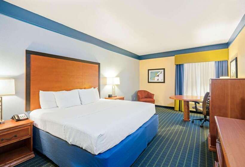 Otel La Quinta By Wyndham Shawnee