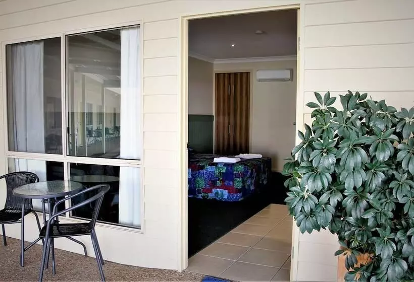 Отель Pittsworth Motor Inn