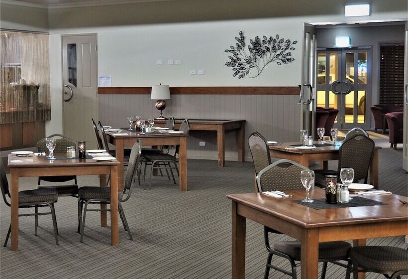 Отель Pittsworth Motor Inn