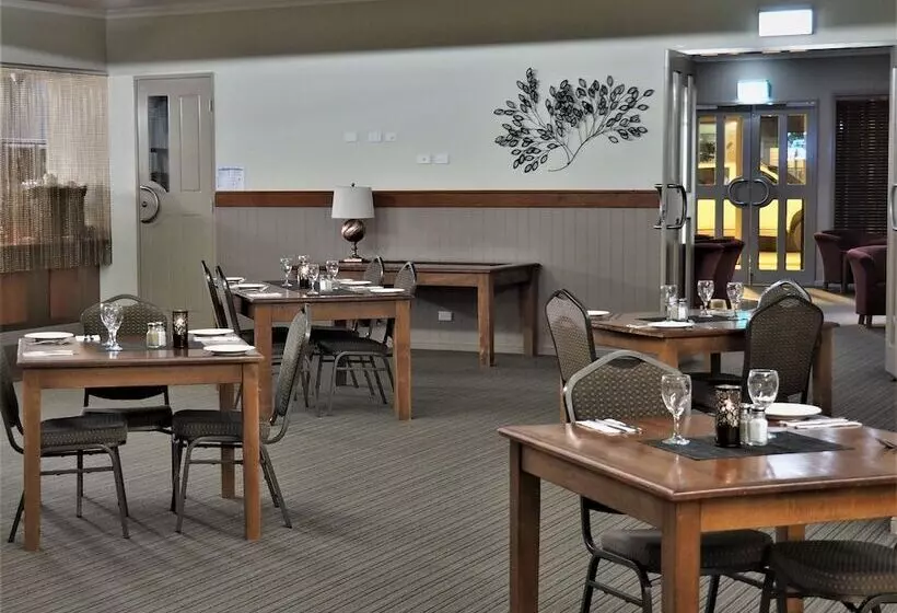 Отель Pittsworth Motor Inn