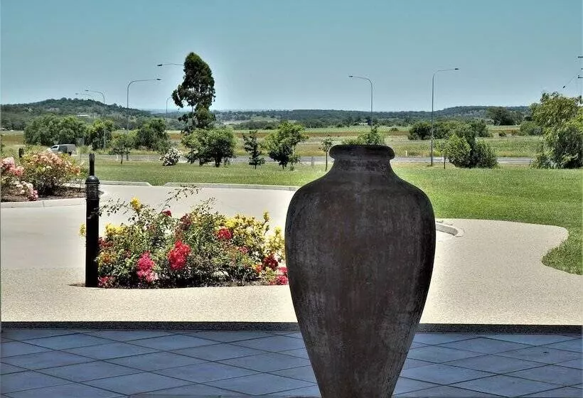 Отель Pittsworth Motor Inn