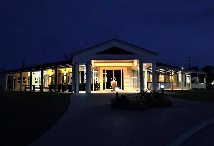 Отель Pittsworth Motor Inn