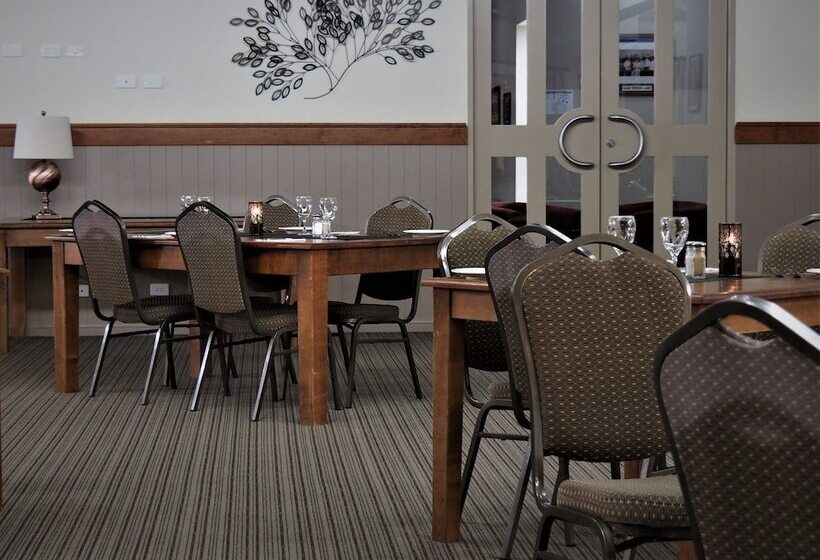 Отель Pittsworth Motor Inn