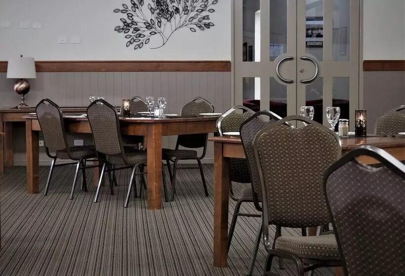 Отель Pittsworth Motor Inn