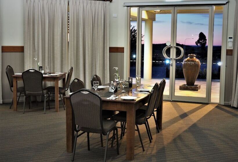 Отель Pittsworth Motor Inn