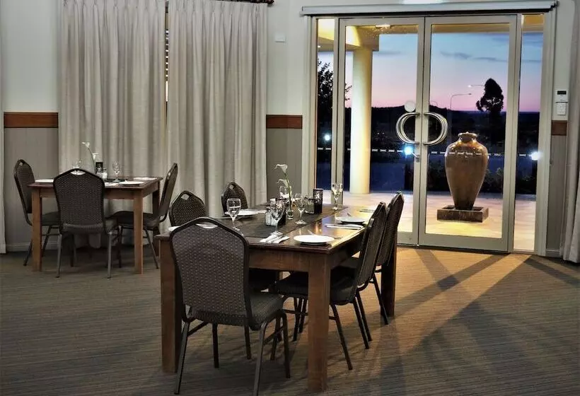 Отель Pittsworth Motor Inn