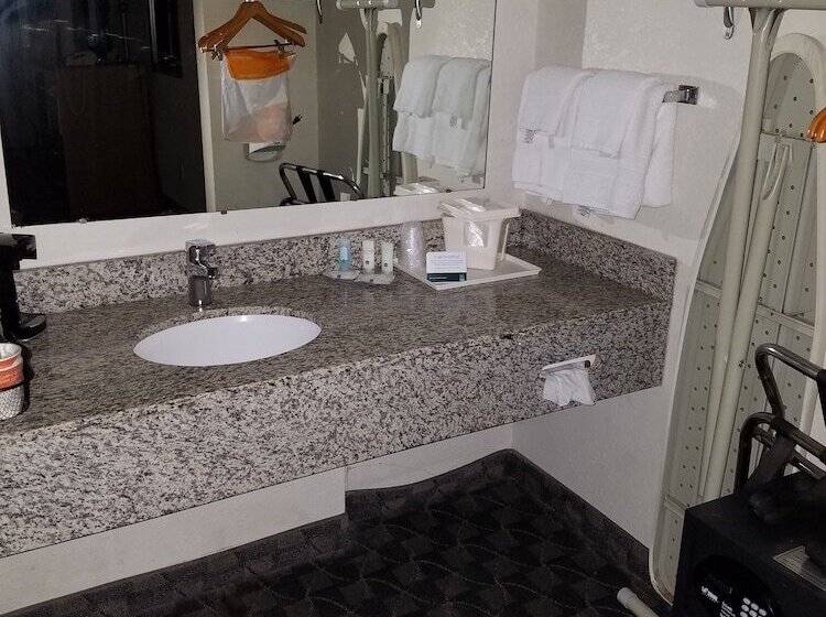 فندق Quality Inn New River Gorge