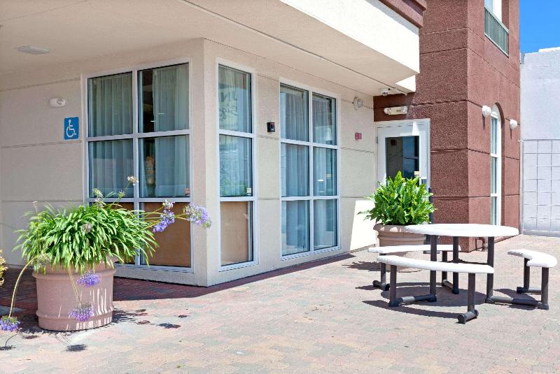 בית מלון כפרי Ramada Limited And Suites San Francisco Airport