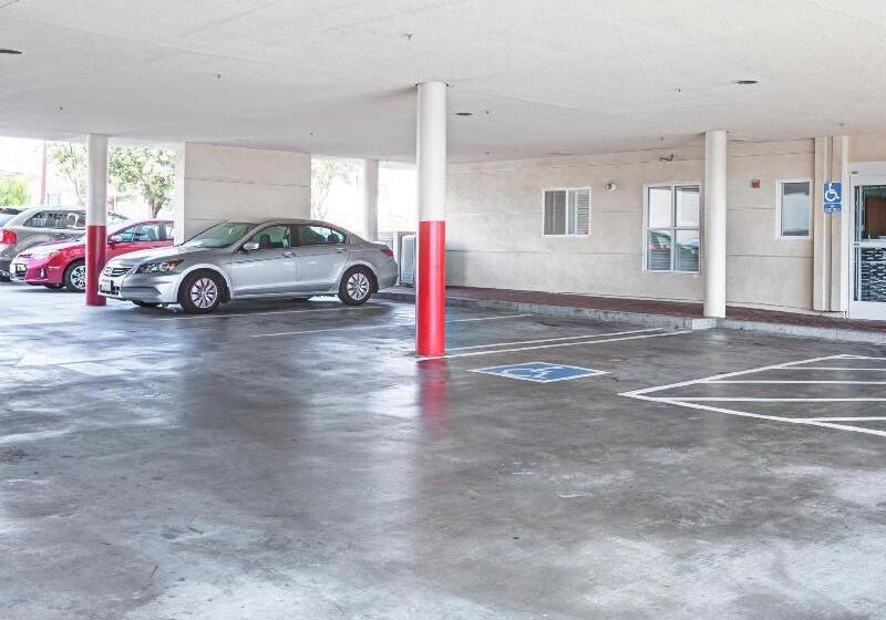 בית מלון כפרי Ramada Limited And Suites San Francisco Airport