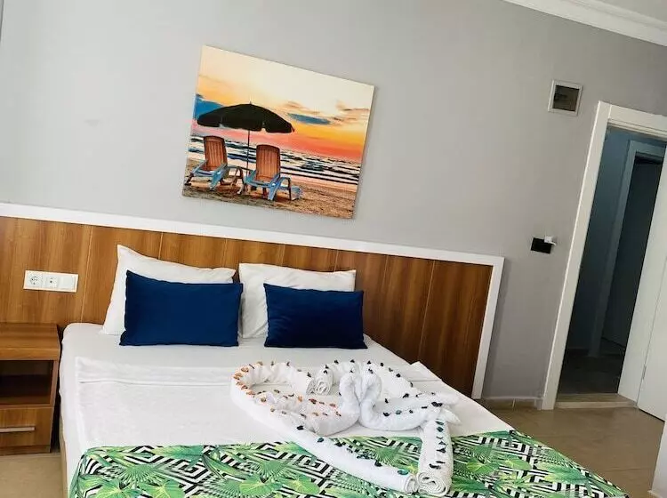 Cleopatra Icaria Apart