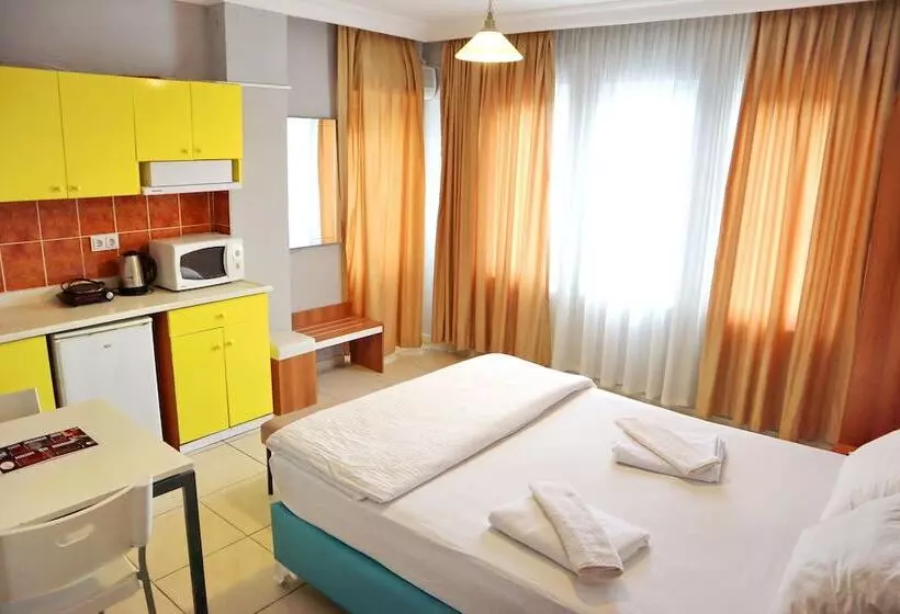 Cleopatra Icaria Apart