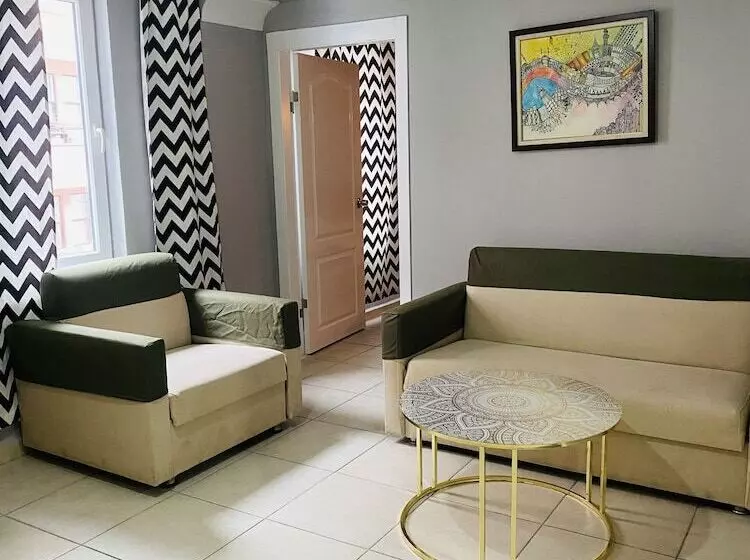 Cleopatra Icaria Apart