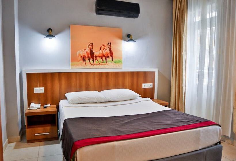 Cleopatra Icaria Apart