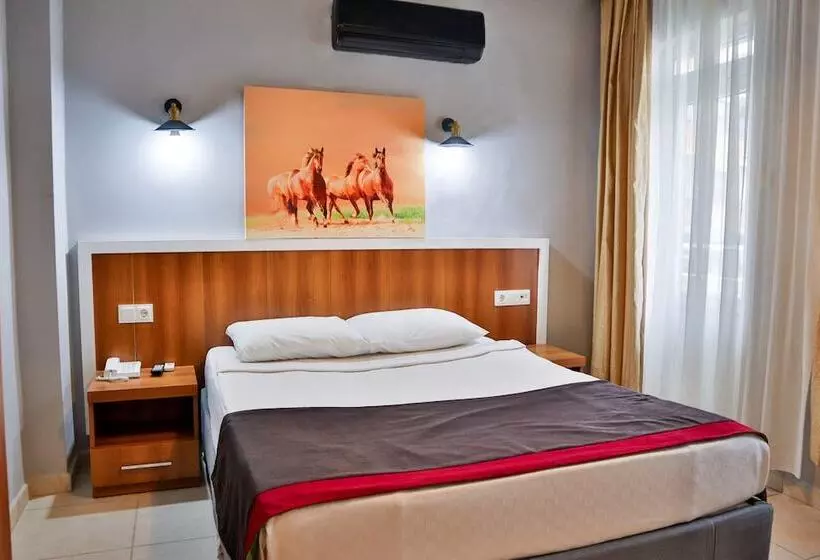 Cleopatra Icaria Apart