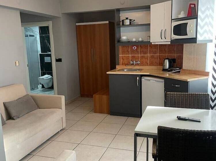 Cleopatra Icaria Apart