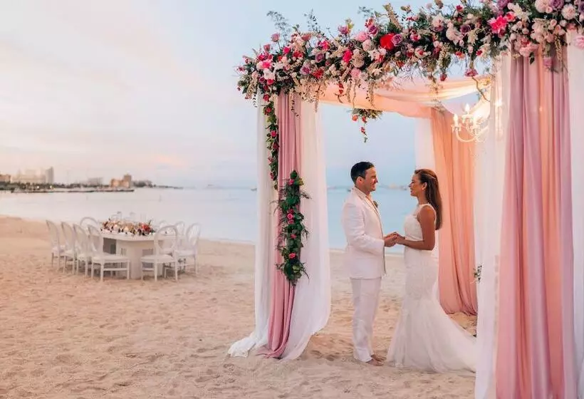 هتل Aruba Marriott Resort & Stellaris Casino