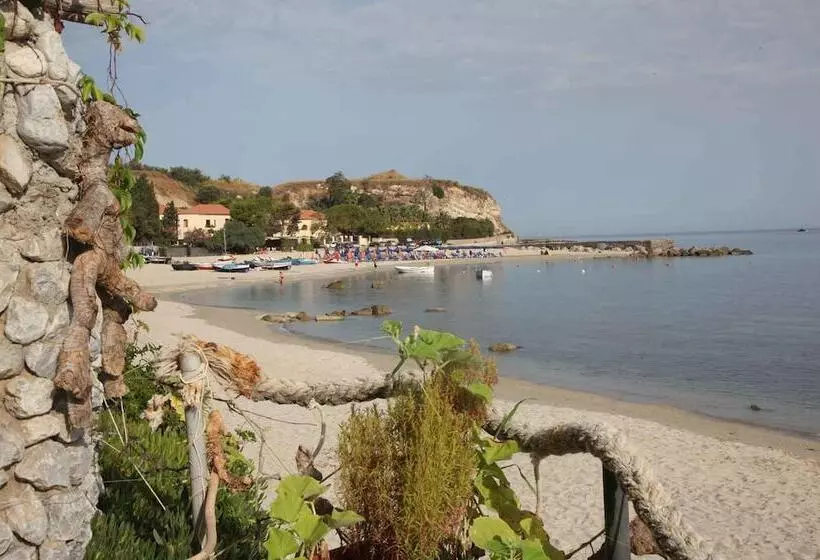 Отель Baia Delle Sirene Beach Resort