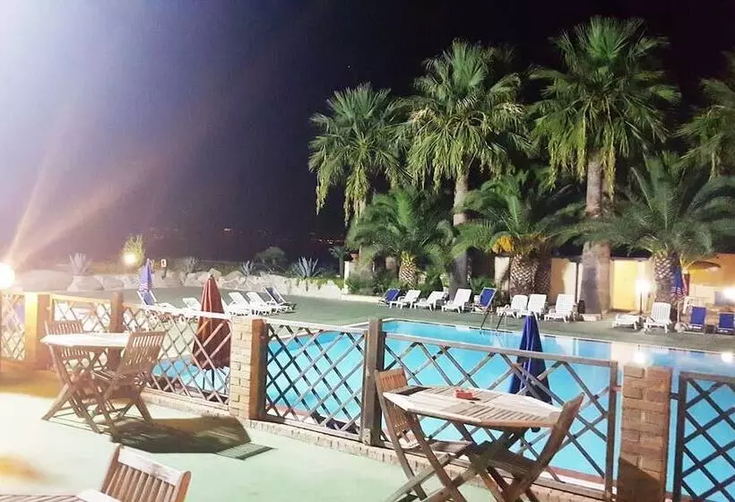 Отель Baia Delle Sirene Beach Resort