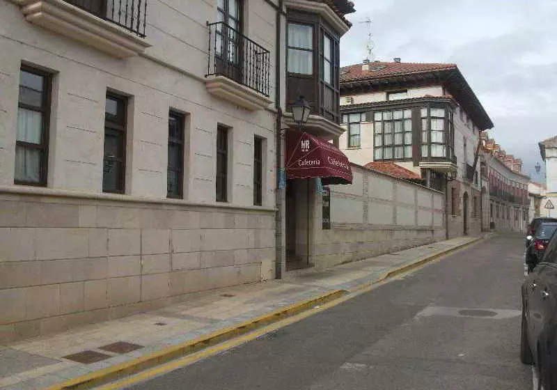 فندق Canal De Castilla