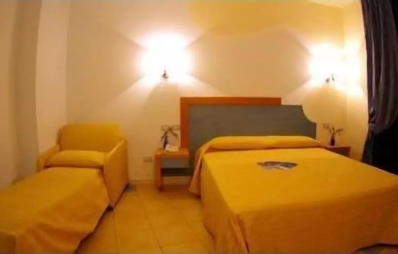 Отель Club Cala Longa