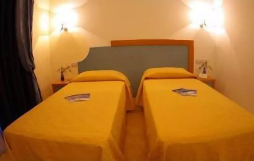 Отель Club Cala Longa