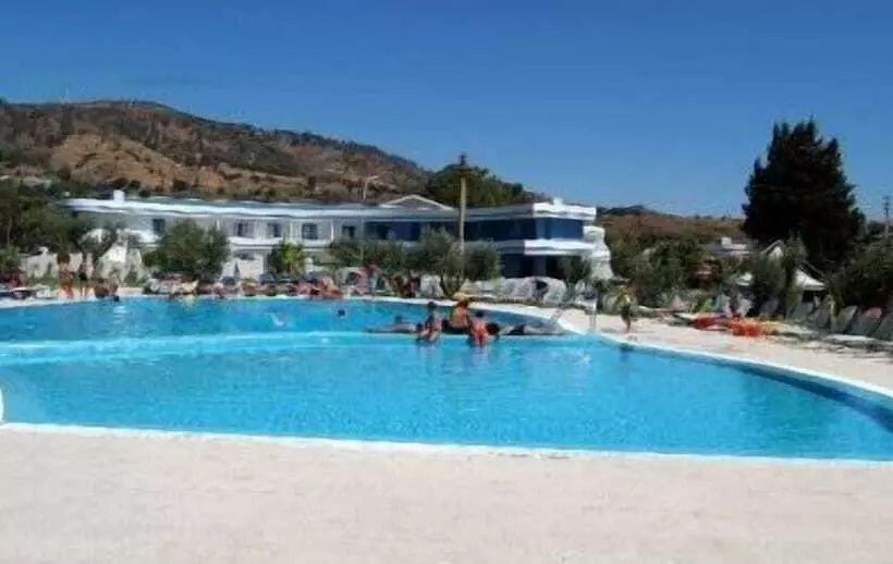 Отель Club Cala Longa