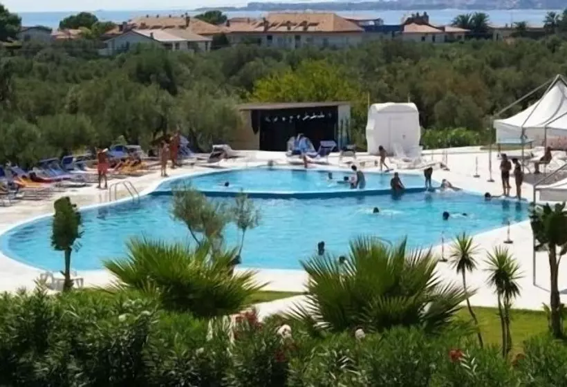 Отель Club Cala Longa