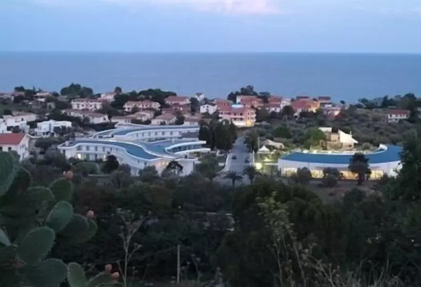 Отель Club Cala Longa