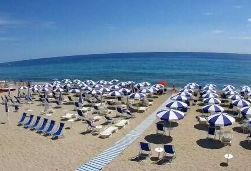 Отель Club Cala Longa