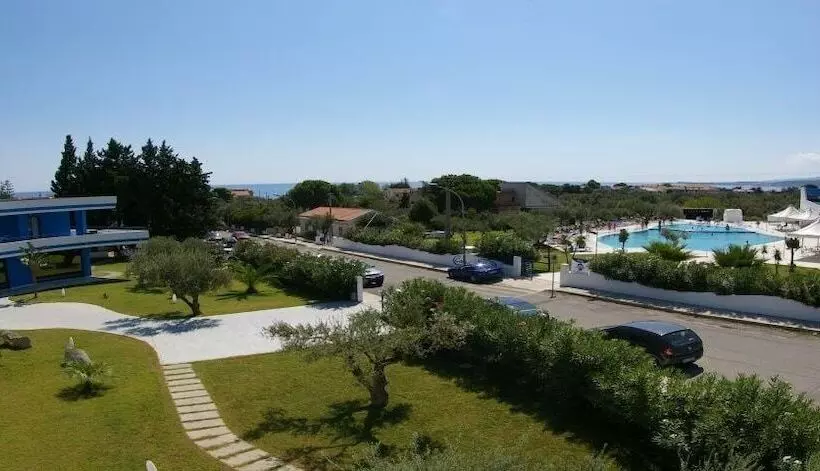 Отель Club Cala Longa