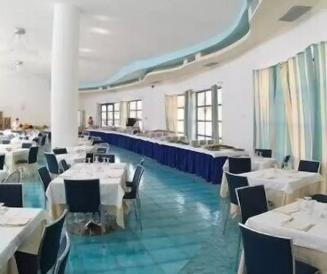 Отель Club Cala Longa