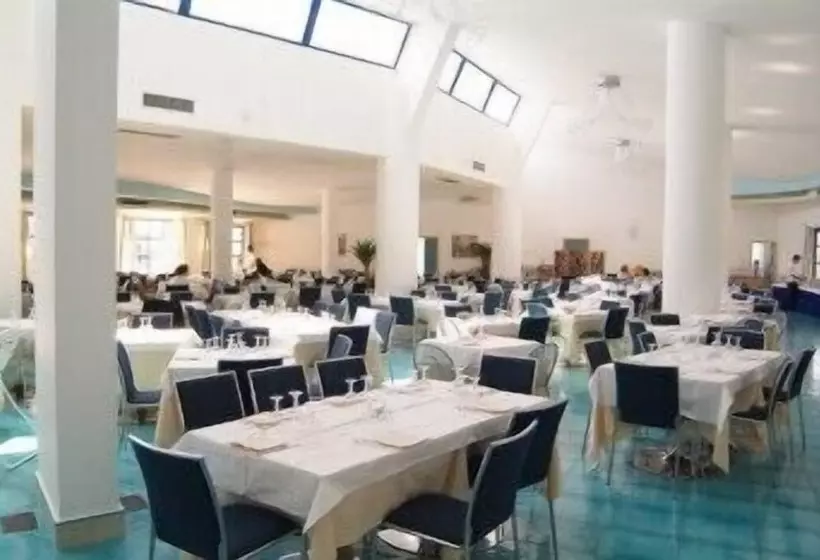 Отель Club Cala Longa