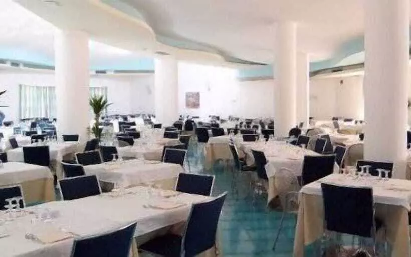 Отель Club Cala Longa