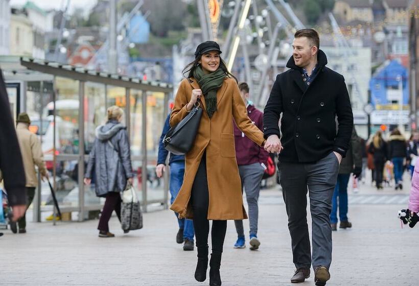 ホテル Cork International