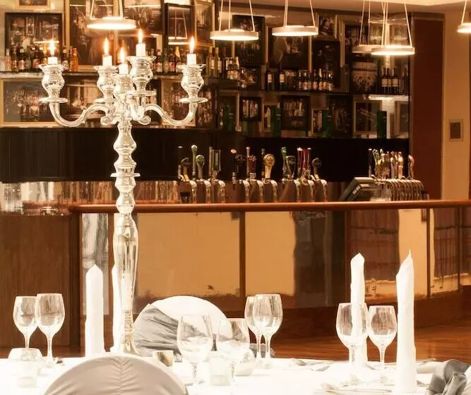 ホテル Cork International