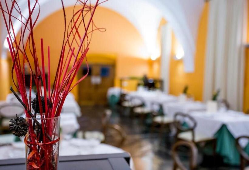 هتل Hospedería Conventual De Alcántara