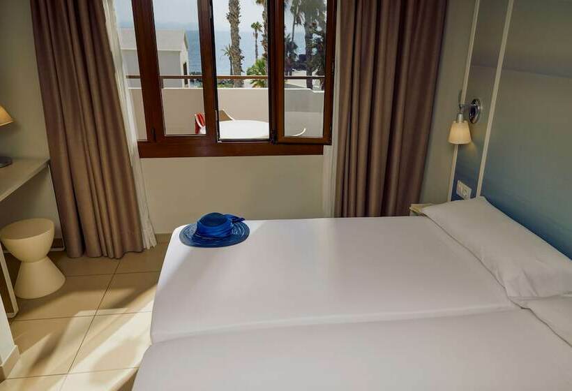 Grupotel Flamingo Beach