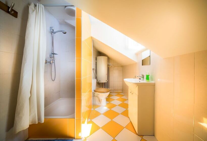 Old Town Kanonia Hostel & Apartments