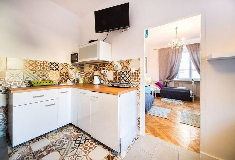 Old Town Kanonia Hostel & Apartments