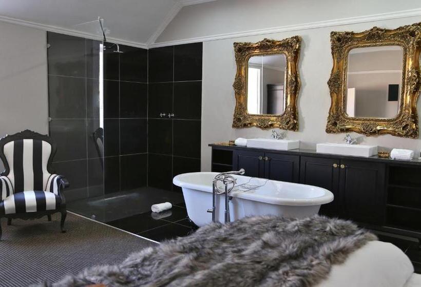 Отель The Kingsman Boutique