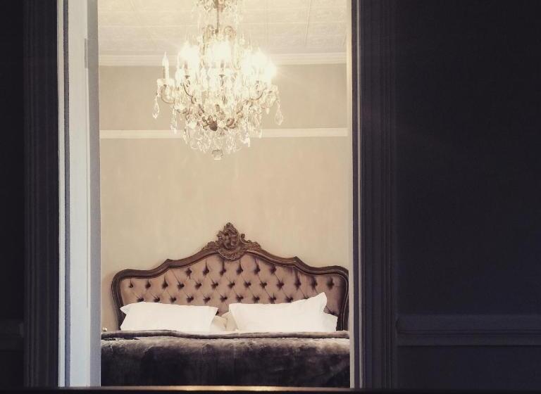 Отель The Kingsman Boutique