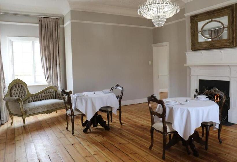 Отель The Kingsman Boutique