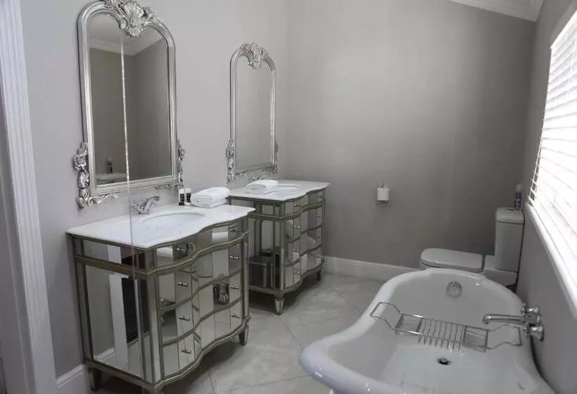 Hotelli The Kingsman Boutique