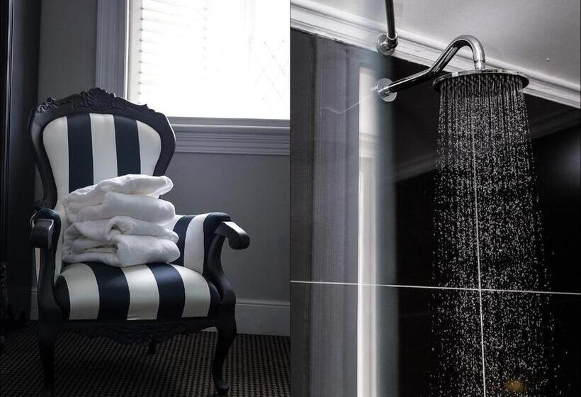 Отель The Kingsman Boutique