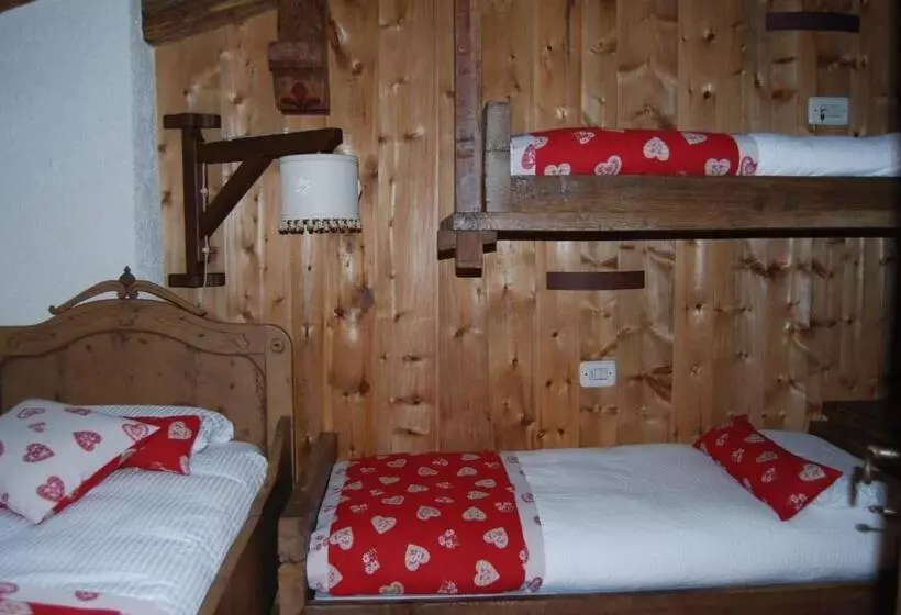 Majatalo Chalet Del Cuore Guesthouse