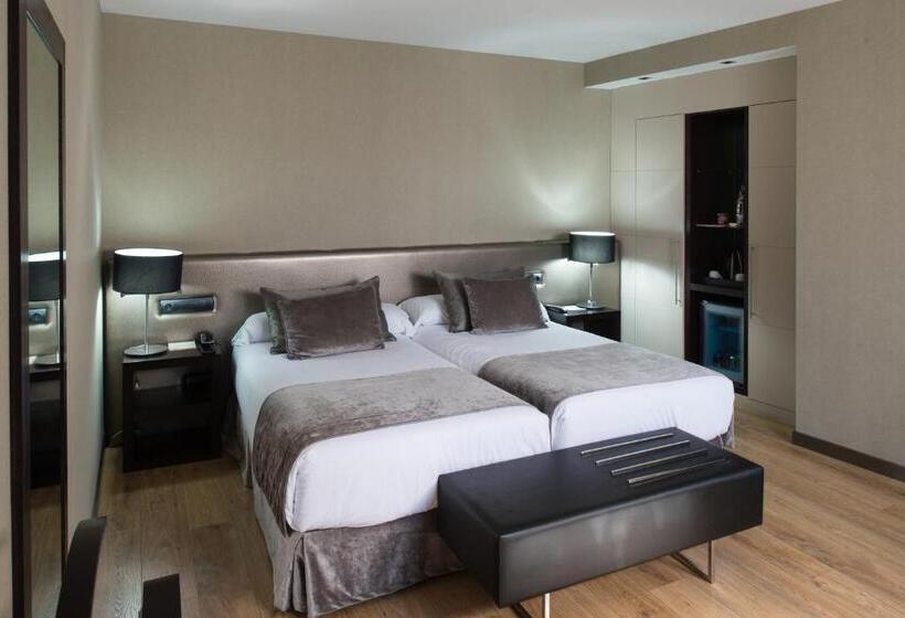 هتل Catalonia Avinyo